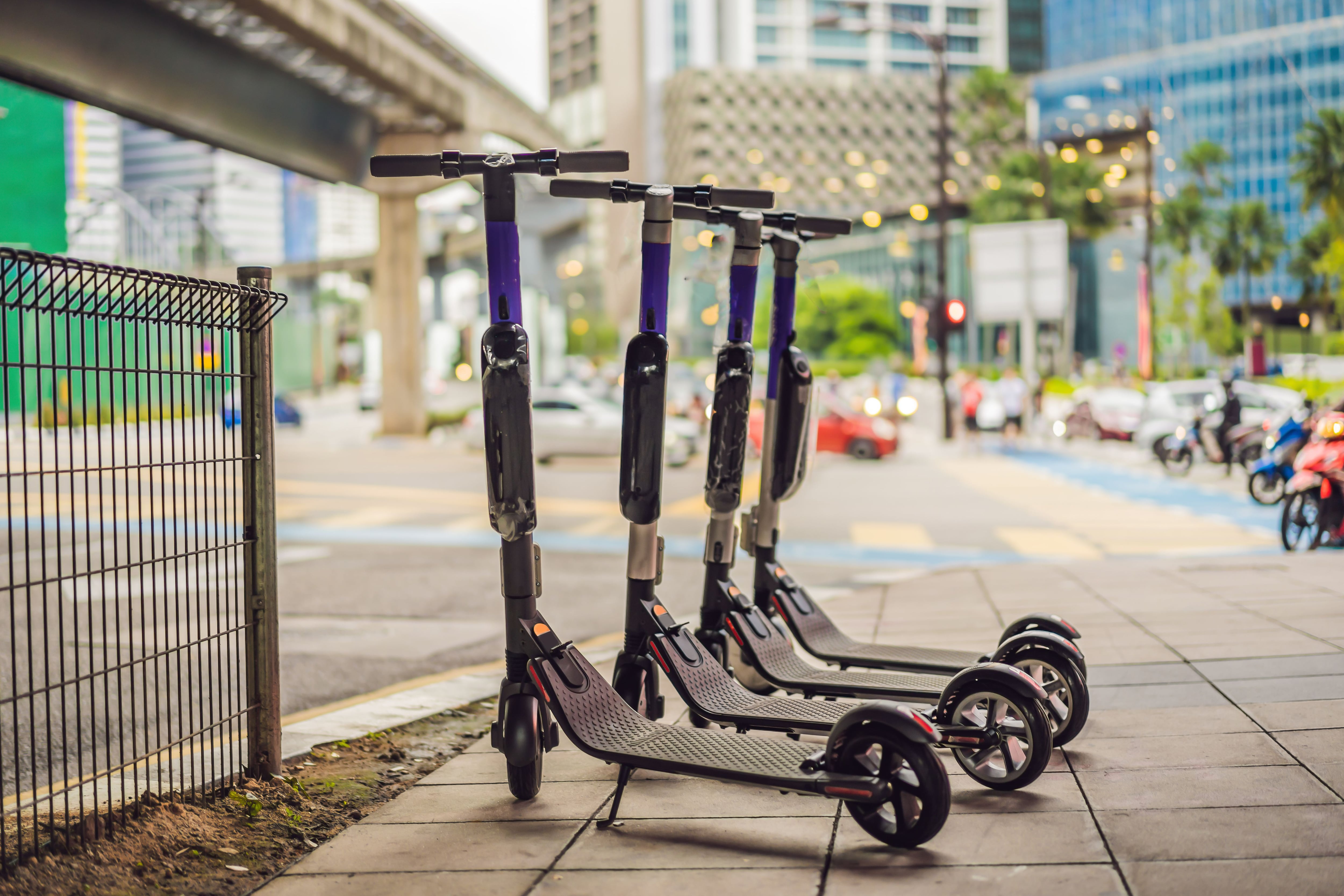 París vota contra los patinetes eléctricos de alquiler