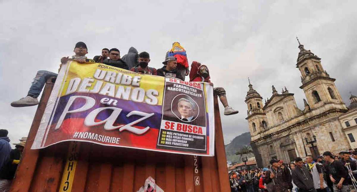 ¿Cuántas personas caben en la Plaza de Bolívar?